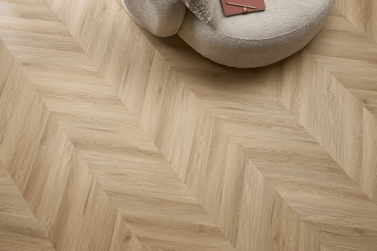 Parchet SPC Arbiton HARLOW OAK 158 CLC CHEVRON 0,55/5x120x600mm - DOMIO Showroom Cluj